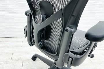 【未開封未使用品】 ハーマンミラー アーロンチェア リマスタード Aサイズ フル装備 中古 Herman Miller Aeron Chairs 中古オフィス家具 グラファイトの画像