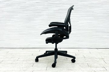 【未開封未使用品】 ハーマンミラー アーロンチェア リマスタード Aサイズ フル装備 中古 Herman Miller Aeron Chairs 中古オフィス家具 グラファイトの画像