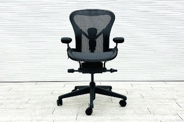 【未開封未使用品】 ハーマンミラー アーロンチェア リマスタード Aサイズ フル装備 中古 Herman Miller Aeron Chairs 中古オフィス家具 グラファイトの画像