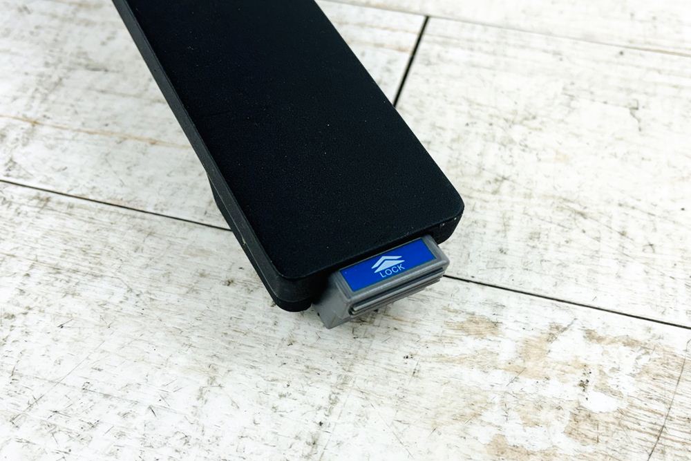 コクヨ デイズオフィス 中古 休憩室用テーブル ミーティングテーブル 中古オフィス家具 800/800/720 ブラックの画像