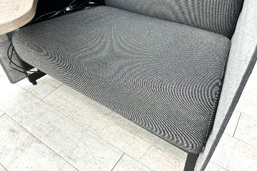 インテントフォーカスシート 中古 イトーキ ワークブース パーテーション ワーキングソファ ソファー 1人用ソファ 中古オフィス家具 電源コード付き 1000/820/1600の画像