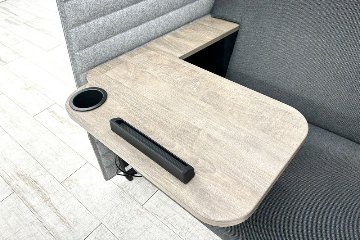 インテントフォーカスシート 中古 イトーキ ワークブース パーテーション ワーキングソファ ソファー 1人用ソファ 中古オフィス家具 電源コード付き 1000/820/1600の画像