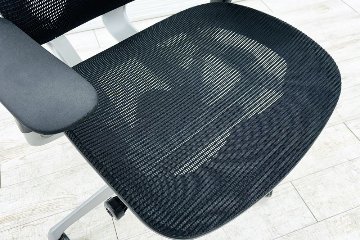 コンテッサチェア オカムラ 中古 OKAMURA Contessa メッシュ 可動肘 中古オフィス家具 高機能チェア ブラックの画像
