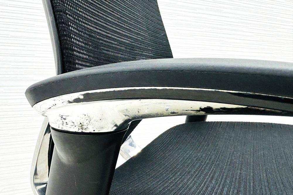 バロンチェア 中古 オカムラ OKAMURA Baron ブラック 可動肘 ハイバック ポリッシュフレーム 中古オフィス家具 メッシュの画像