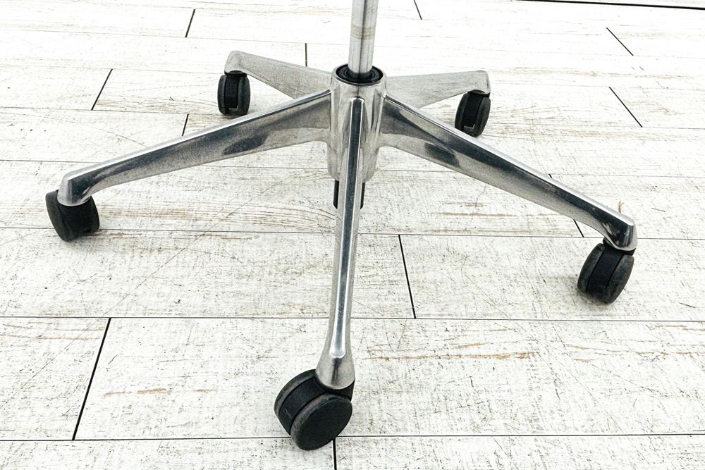 バロンチェア 中古 オカムラ OKAMURA Baron ブラック 可動肘 ハイバック ポリッシュフレーム 中古オフィス家具 メッシュの画像