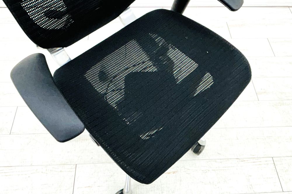 バロンチェア 中古 オカムラ OKAMURA Baron ブラック 可動肘 ハイバック ポリッシュフレーム 中古オフィス家具 メッシュの画像