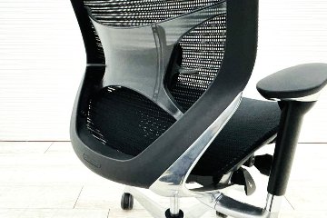 バロンチェア 中古 オカムラ OKAMURA Baron ブラック 可動肘 ハイバック ポリッシュフレーム 中古オフィス家具 メッシュの画像