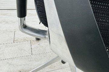 バロンチェア 中古 オカムラ OKAMURA Baron ブラック 可動肘 ハイバック ポリッシュフレーム 中古オフィス家具 メッシュの画像