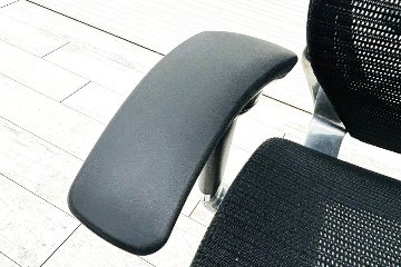 バロンチェア 中古 オカムラ OKAMURA Baron ブラック 可動肘 ハイバック ポリッシュフレーム 中古オフィス家具 メッシュの画像