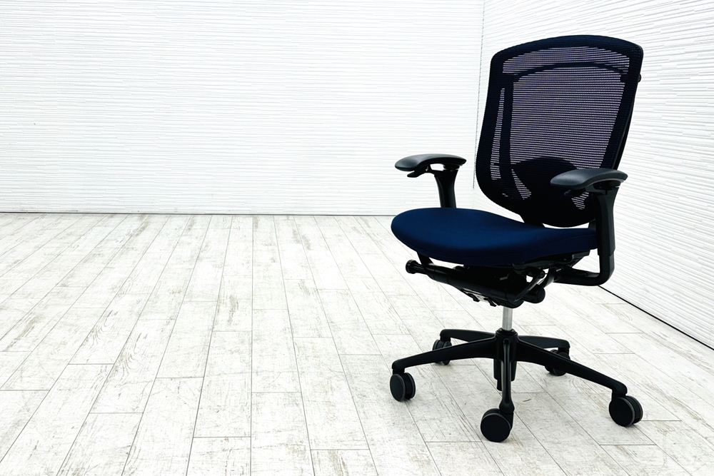 コンテッサチェア オカムラ 中古 2018年製 コンテッサ 座クッション 可動肘 中古オフィス家具 高機能チェア ダークブルーの画像