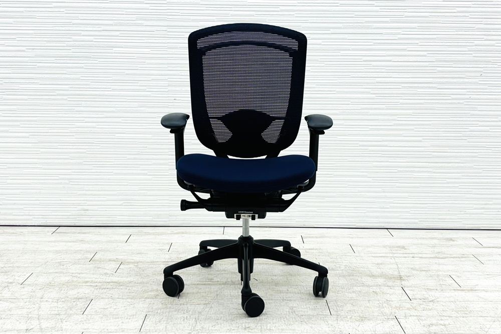 コンテッサチェア オカムラ 中古 2018年製 コンテッサ 座クッション 可動肘 中古オフィス家具 高機能チェア ダークブルーの画像