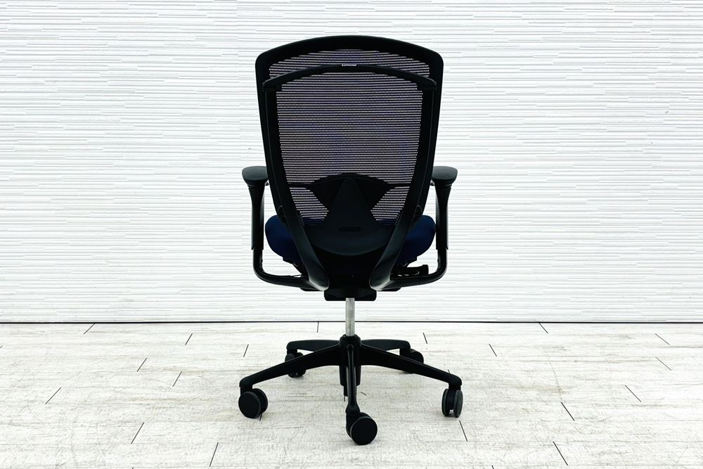 コンテッサチェア オカムラ 中古 2018年製 コンテッサ 座クッション 可動肘 中古オフィス家具 高機能チェア ダークブルーの画像