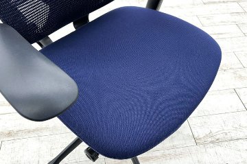 コンテッサチェア オカムラ 中古 2018年製 コンテッサ 座クッション 可動肘 中古オフィス家具 高機能チェア ダークブルーの画像