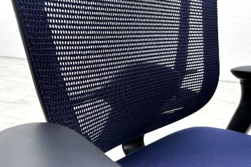 コンテッサチェア オカムラ 中古 2018年製 コンテッサ 座クッション 可動肘 中古オフィス家具 高機能チェア ダークブルーの画像