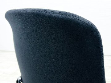オカムラ ゼファーチェア 中古 ゼファー 中古オフィス家具OKAMURA  Zephyr クッション 可動肘 ブラックの画像