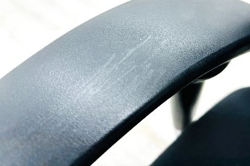 オカムラ ゼファーチェア 中古 ゼファー 中古オフィス家具OKAMURA  Zephyr クッション 可動肘 ブラックの画像