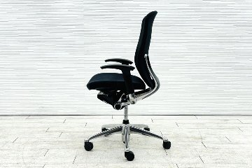 オカムラ ゼファーチェア 中古 ゼファー 中古オフィス家具OKAMURA  Zephyr クッション 可動肘 ブラックの画像
