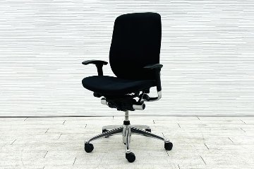 オカムラ ゼファーチェア 中古 ゼファー 中古オフィス家具OKAMURA  Zephyr クッション 可動肘 ブラックの画像