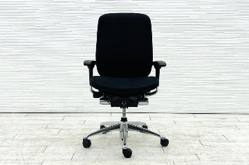 オカムラ ゼファーチェア 中古 ゼファー 中古オフィス家具OKAMURA  Zephyr クッション 可動肘 ブラックの画像