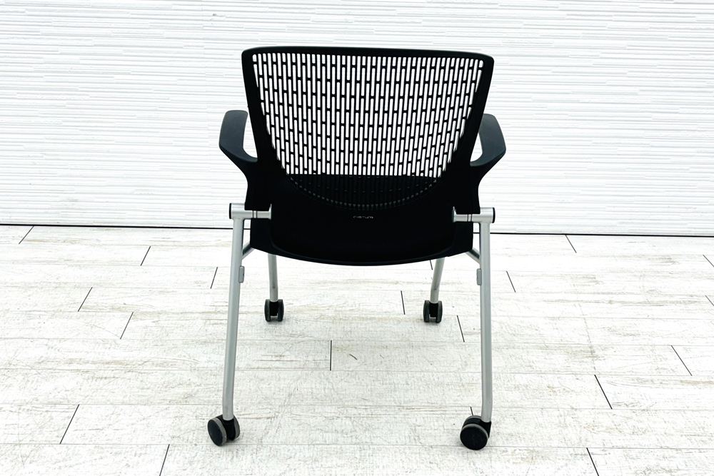 オカムラ グラータチェア 中古 【4本セット】 ミーティングチェア グラータ ネスティングチェア ブラック 肘付 中古オフィス家具 の画像