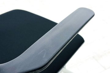 オカムラ グラータチェア 中古 【4本セット】 ミーティングチェア グラータ ネスティングチェア ブラック 肘付 中古オフィス家具 の画像