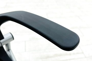 オカムラ グラータチェア 中古 【4本セット】 ミーティングチェア グラータ ネスティングチェア ブラック 肘付 中古オフィス家具 の画像