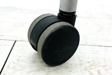 オカムラ グラータチェア 中古 【4本セット】 ミーティングチェア グラータ ネスティングチェア ブラック 肘付 中古オフィス家具 の画像