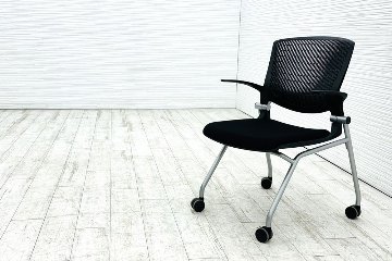 オカムラ グラータチェア 中古 【4本セット】 ミーティングチェア グラータ ネスティングチェア ブラック 肘付 中古オフィス家具 の画像