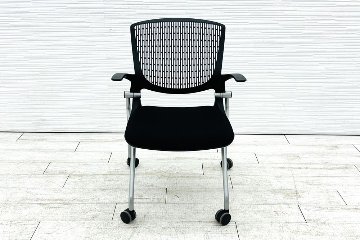 オカムラ グラータチェア 中古 【4本セット】 ミーティングチェア グラータ ネスティングチェア ブラック 肘付 中古オフィス家具 の画像