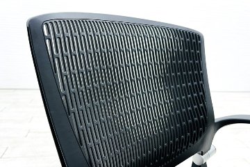 オカムラ グラータチェア 中古 【4本セット】 ミーティングチェア グラータ ネスティングチェア ブラック 肘付 中古オフィス家具 の画像