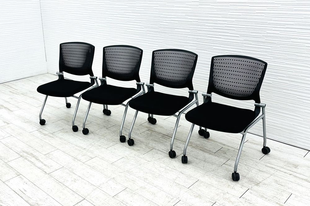 オカムラ グラータチェア 中古 【4本セット】 ネスティングチェア ミーティングチェア グラータ ブラック 中古オフィス家具 の画像