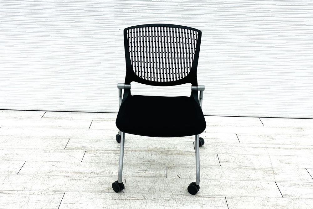 オカムラ グラータチェア 中古 【4本セット】 ネスティングチェア ミーティングチェア グラータ ブラック 中古オフィス家具 の画像