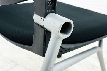 オカムラ グラータチェア 中古 【4本セット】 ネスティングチェア ミーティングチェア グラータ ブラック 中古オフィス家具 の画像