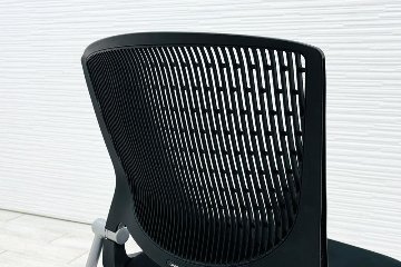 オカムラ グラータチェア 中古 【4本セット】 ネスティングチェア ミーティングチェア グラータ ブラック 中古オフィス家具 の画像