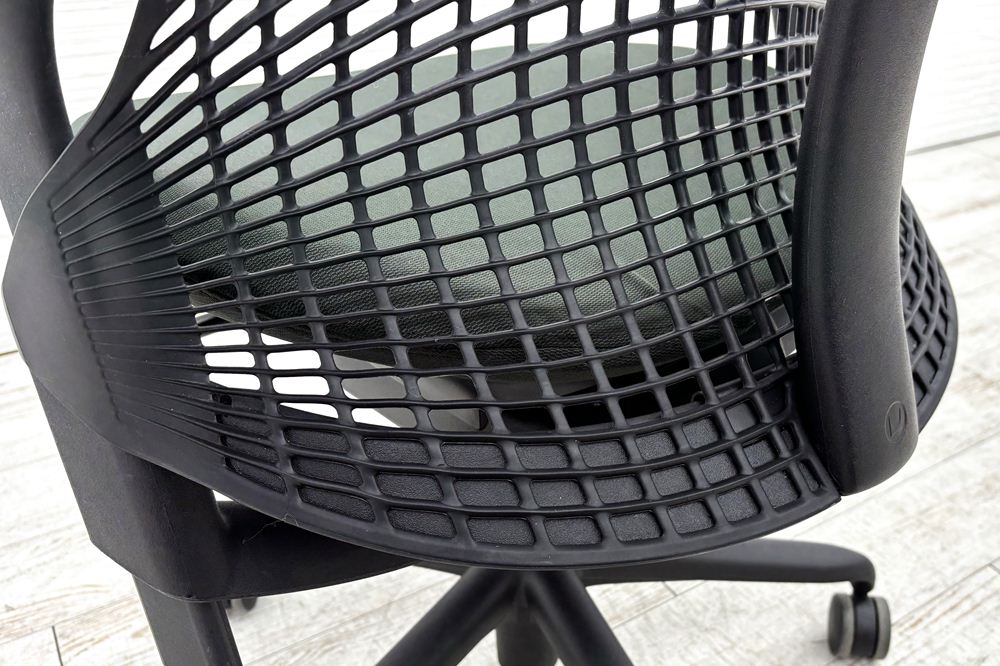 ハーマンミラー セイルチェア 中古 2018年製 ダークグリーン Herman Miller SAYL Chair 中古オフィス家具 可動肘の画像