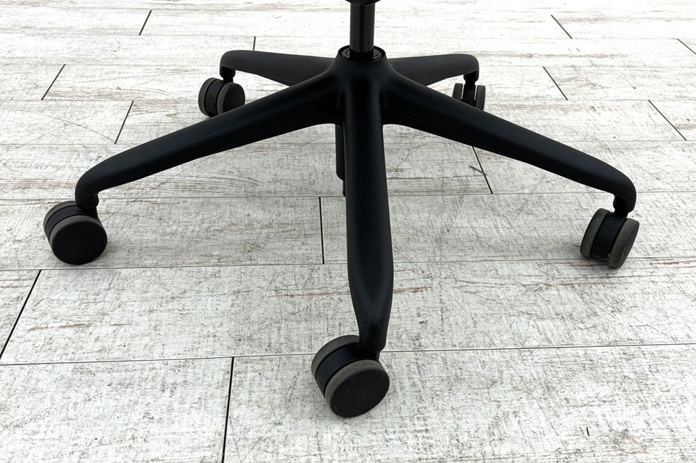 ハーマンミラー セイルチェア 中古 2018年製 ダークグリーン Herman Miller SAYL Chair 中古オフィス家具 可動肘の画像