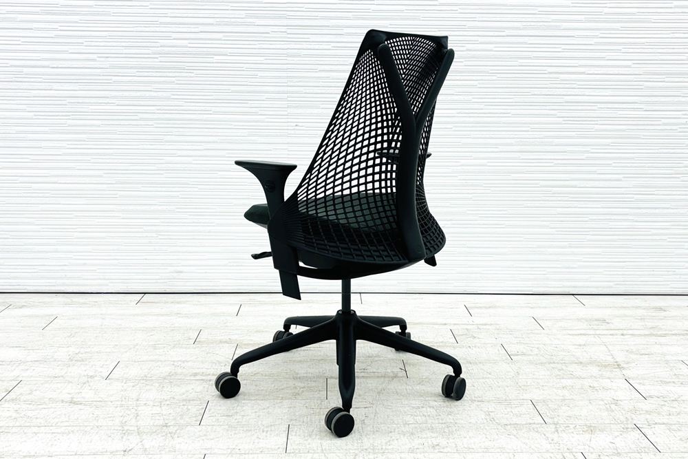ハーマンミラー セイルチェア 中古 2018年製 ダークグリーン Herman Miller SAYL Chair 中古オフィス家具 可動肘の画像