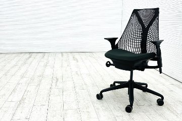 ハーマンミラー セイルチェア 中古 2018年製 ダークグリーン Herman Miller SAYL Chair 中古オフィス家具 可動肘の画像