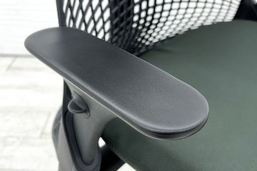 ハーマンミラー セイルチェア 中古 2018年製 ダークグリーン Herman Miller SAYL Chair 中古オフィス家具 可動肘の画像