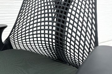 ハーマンミラー セイルチェア 中古 2018年製 ダークグリーン Herman Miller SAYL Chair 中古オフィス家具 可動肘の画像