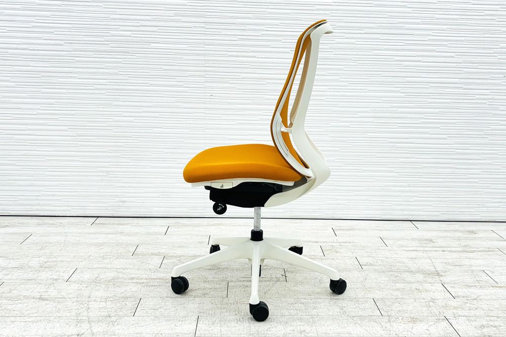オカムラ シルフィーチェア 中古 ハイバック 肘無 Sylphy 背メッシュ 中古オフィス家具 オレンジの画像