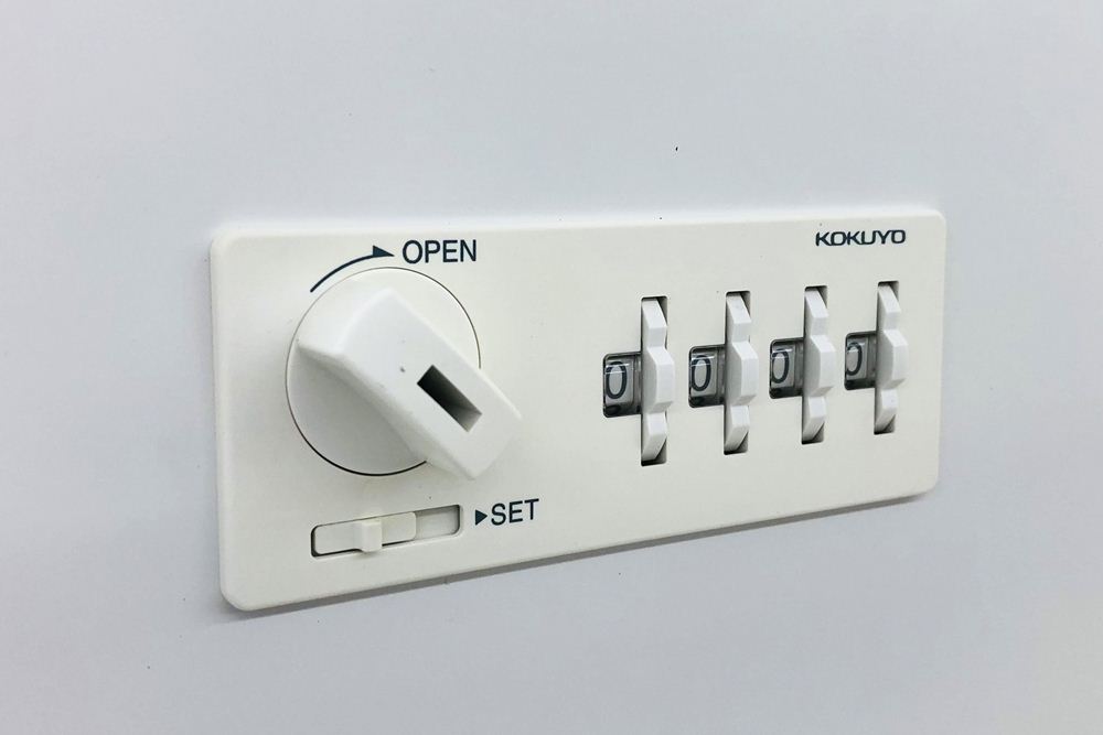 8人用ロッカー 8人用 スチール ロッカー 中古 コクヨ エディア メールボックス 中古オフィス家具 オートロックダイヤル錠 キャビネットの画像