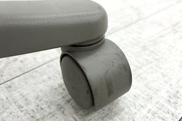 オカムラ CG-E(シージーイー)シリーズ 中古 肘無 オフィスチェア 中古オフィス家具 グレーの画像