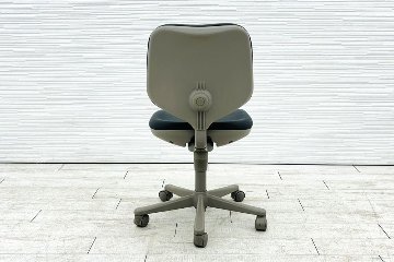 オカムラ CG-E(シージーイー)シリーズ 中古 肘無 オフィスチェア 中古オフィス家具 グレーの画像