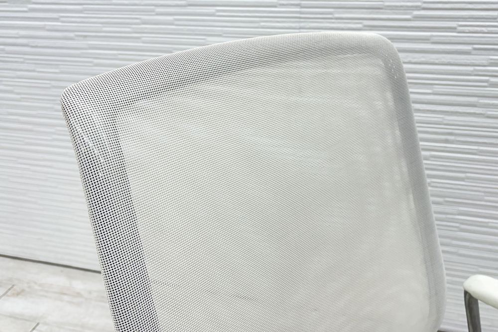 ヴィトラ メダチェア 中古 Vitra MEDA 革 固定肘 中古オフィス家具 デザイナーズチェア ホワイトの画像