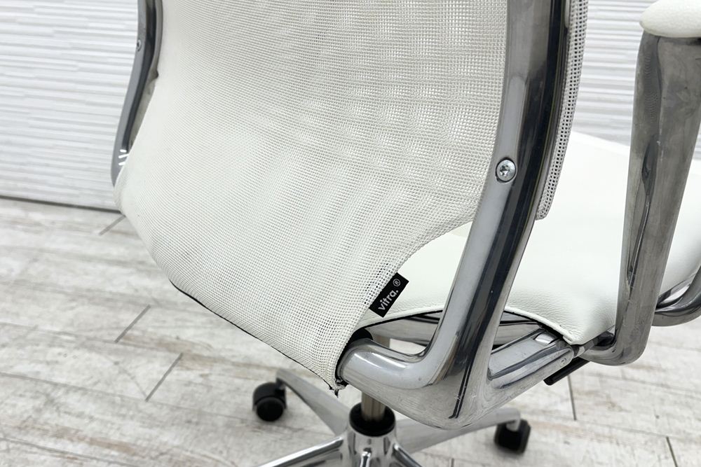 ヴィトラ メダチェア 中古 Vitra MEDA 革 固定肘 中古オフィス家具 デザイナーズチェア ホワイトの画像