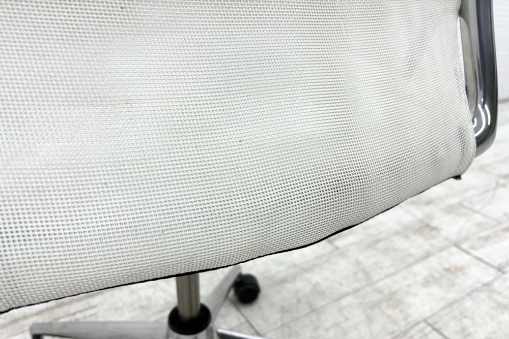ヴィトラ メダチェア 中古 Vitra MEDA 革 固定肘 中古オフィス家具 デザイナーズチェア ホワイトの画像