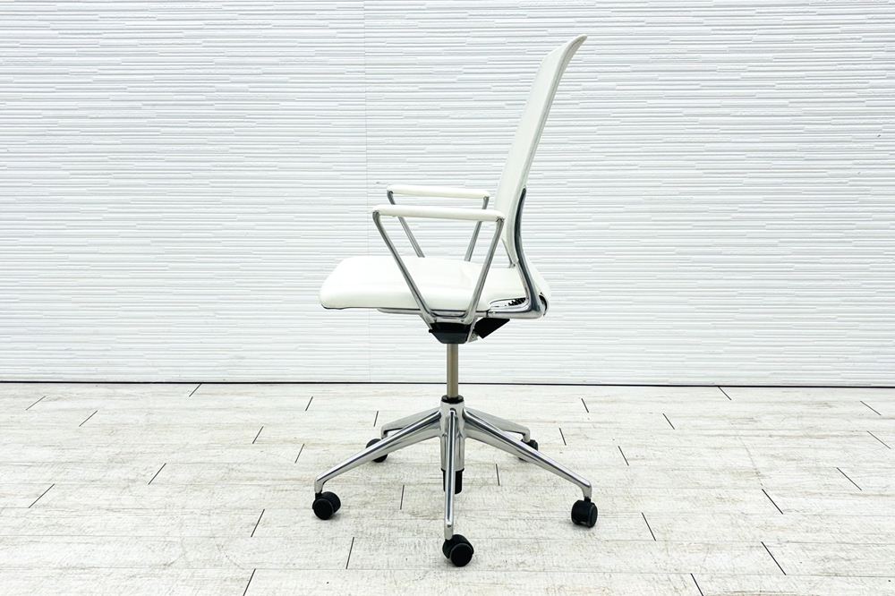 ヴィトラ メダチェア 中古 Vitra MEDA 革 固定肘 中古オフィス家具 デザイナーズチェア ホワイトの画像
