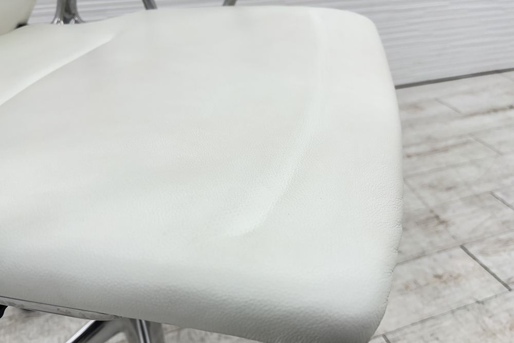 ヴィトラ メダチェア 中古 Vitra MEDA 革 固定肘 中古オフィス家具 デザイナーズチェア ホワイトの画像