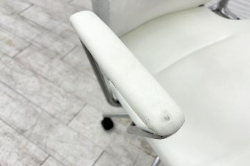 ヴィトラ メダチェア 中古 Vitra MEDA 革 固定肘 中古オフィス家具 デザイナーズチェア ホワイトの画像